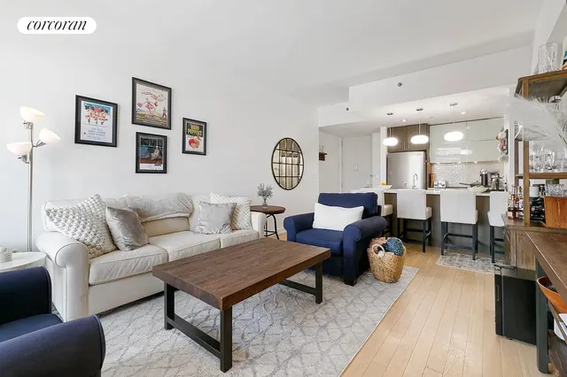 $899,000 | 21-45 44th Drive, Unit 6B | Long Island City