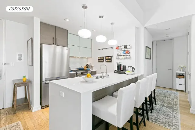 $899,000 | 21-45 44th Drive, Unit 6B | Long Island City