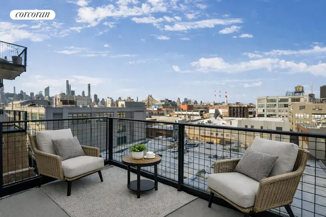 $899,000 | 21-45 44th Drive, Unit 6B | Long Island City