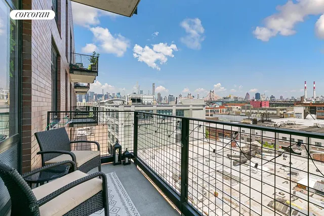 $899,000 | 21-45 44th Drive, Unit 6B | Long Island City
