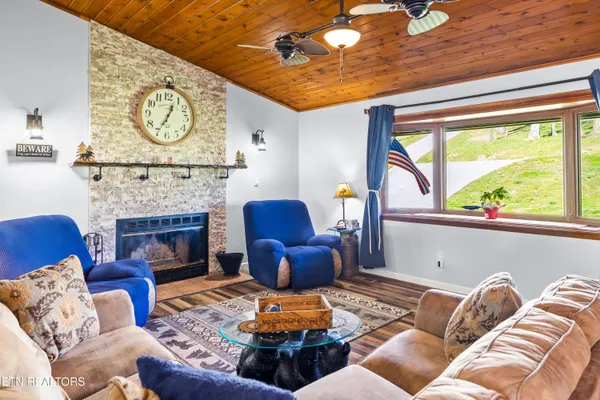 $425,000 | 107 Timbercrest Lane, Clinton, TN 37716