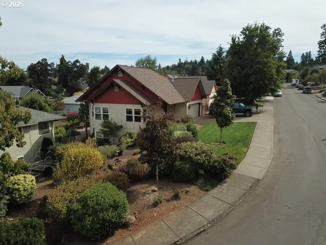 a view of a garden with a house