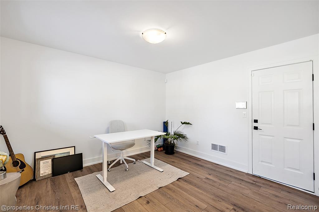 1041 Hampton Street, Unit 43 Detroit, MI 48236 - Photo 4 of 33