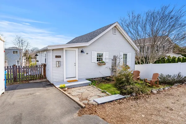 $689,900 | 26 Bayview Road, Marblehead, MA 01945