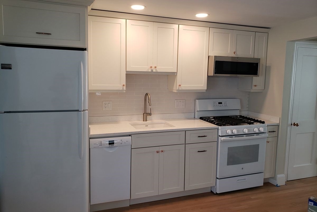 16 Hobbs Road, Unit 1 Medford, MA 02155 - Photo 4 of 22