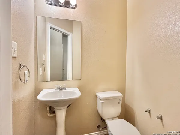 $1,195 | 10603 Mathom Landing, Unit 3, Universal City, TX 78148