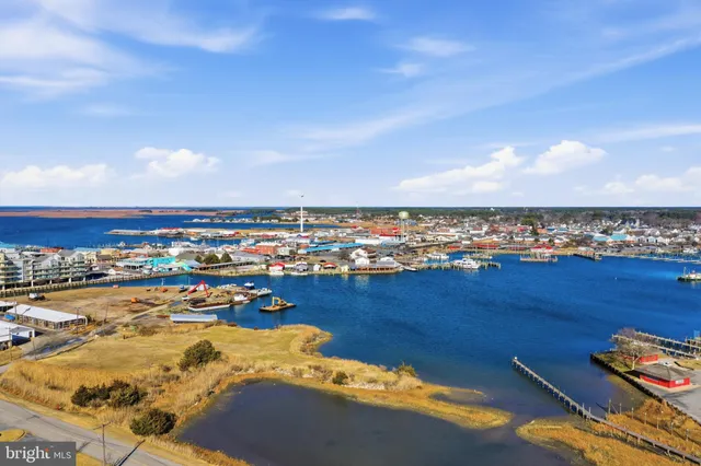 a view of ocean with city view
