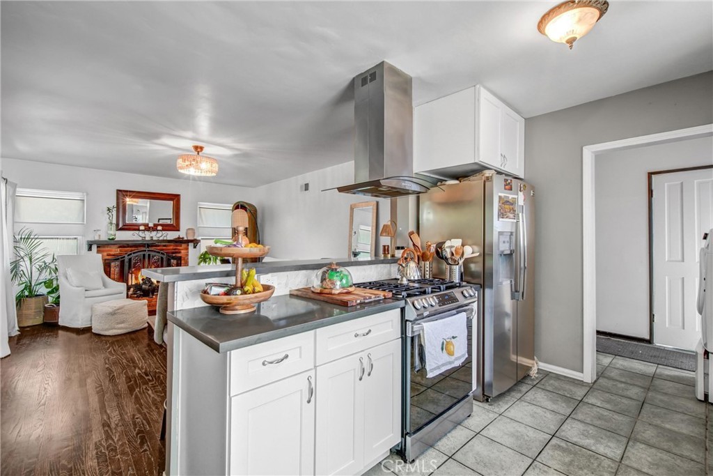 10746 Tujunga Canyon Boulevard Tujunga, CA 91042 - Photo 11 of 34 Kitchen 3