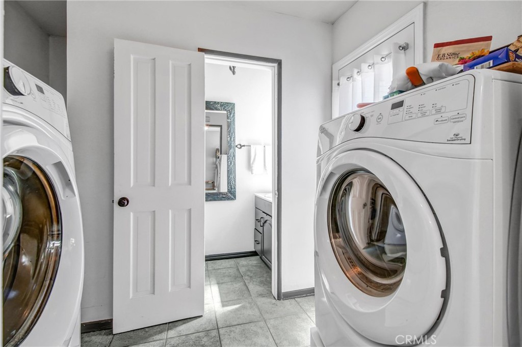 10746 Tujunga Canyon Boulevard Tujunga, CA 91042 - Photo 13 of 34 Laundry