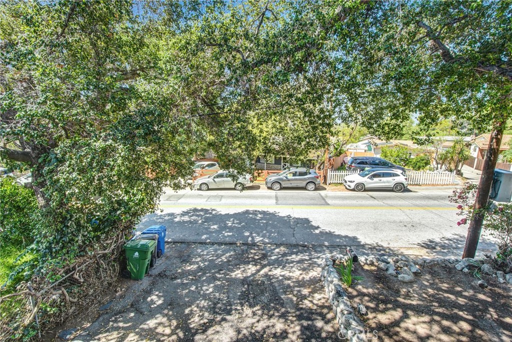10746 Tujunga Canyon Boulevard Tujunga, CA 91042 - Photo 31 of 34 Driveway