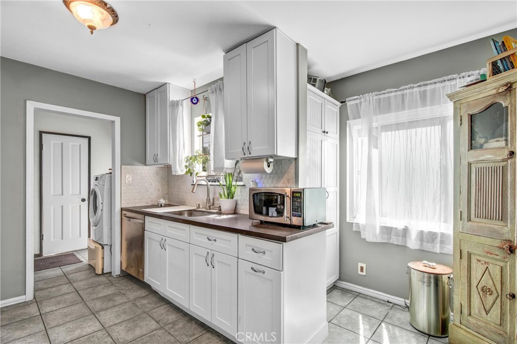10746 Tujunga Canyon Boulevard Tujunga, CA 91042 - Photo 10 of 34 Kitchen 2