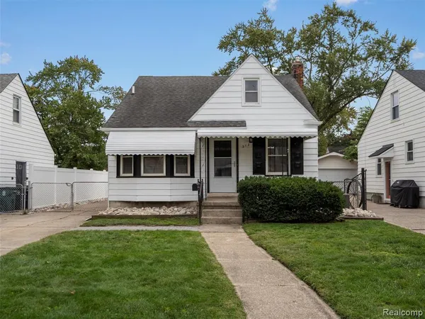 $2,300 | 212 De Villen Avenue, Royal Oak, MI 48073