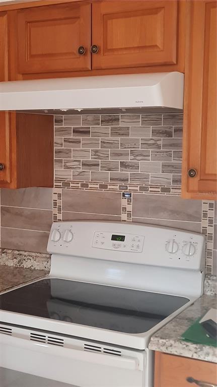 1333 Bender Avenue Holly Hill, FL 32117 - Photo 10 of 37 a close view of stove