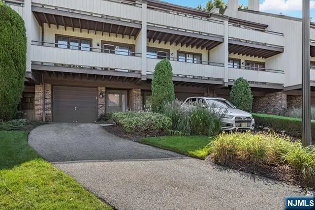 $3,950 | 82 Meadowview Court, Leonia, NJ 07605