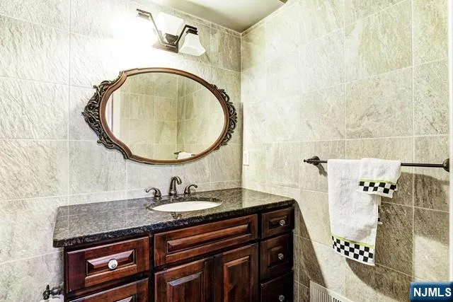 $3,950 | 82 Meadowview Court, Leonia, NJ 07605