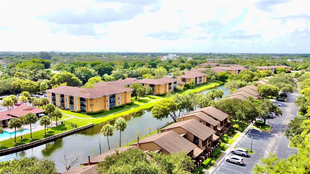 7750 Northwest 79th Avenue, Unit H5 Tamarac, FL 33321 - Photo 25 of 28 an aerial view of a house with a garden