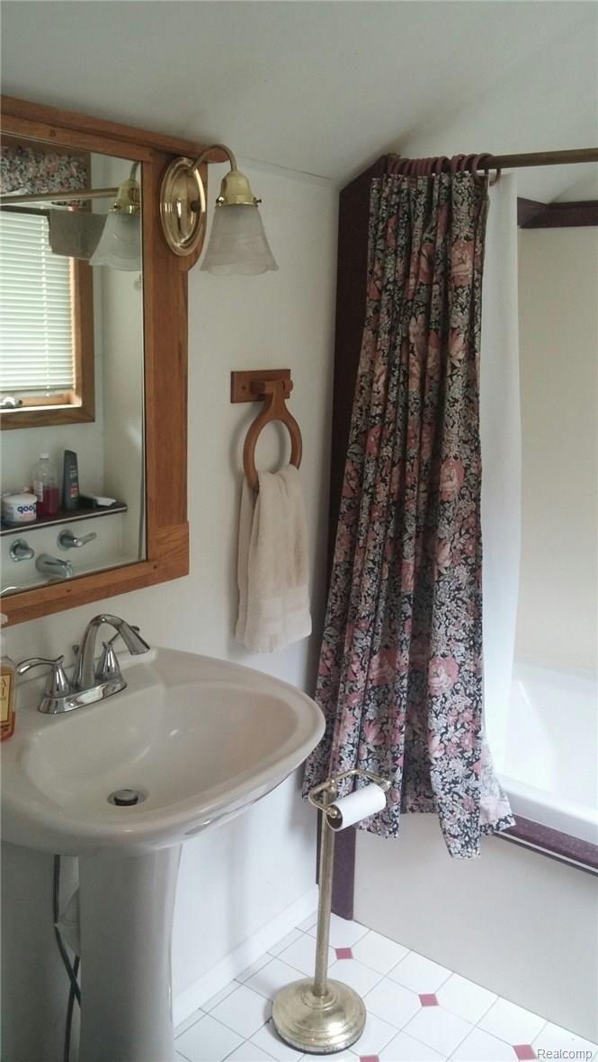 3444 Ray Road Holly, MI 48442 - Photo 43 of 62 master bath