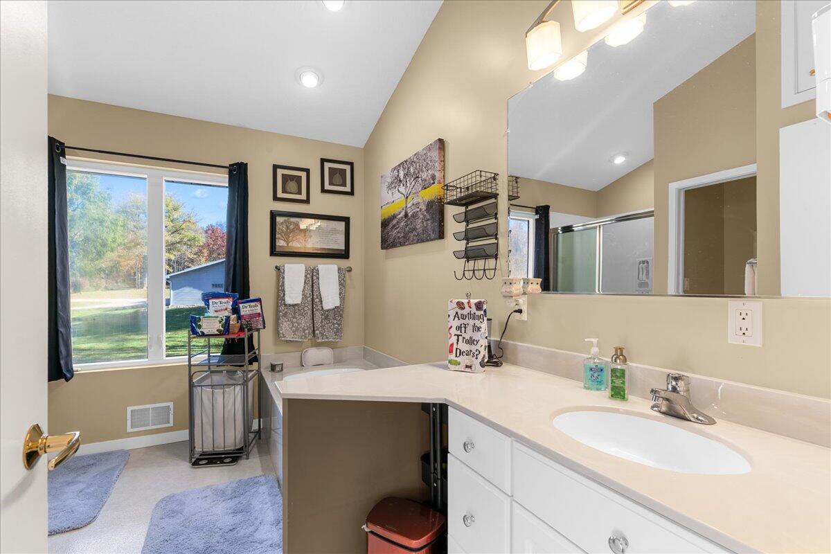 13158 Wood Road Bath, MI 48808 - Photo 15 of 64 41-Media Jett - 32