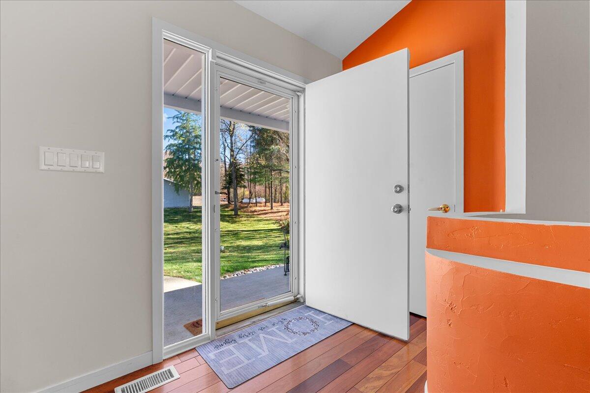 13158 Wood Road Bath, MI 48808 - Photo 3 of 64 16-Media Jett - 38