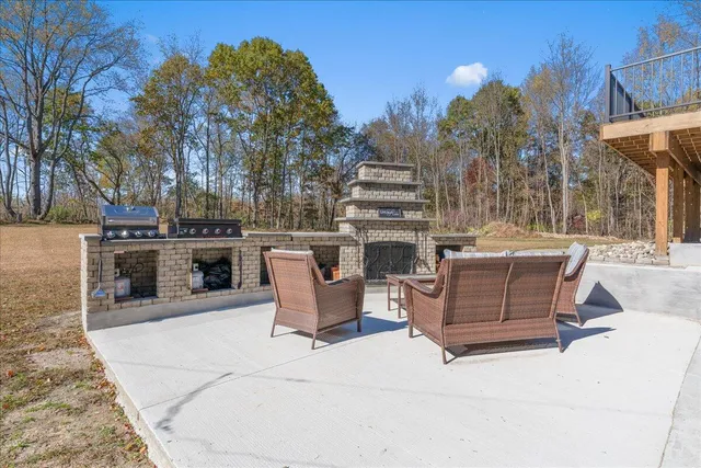 $950,000 | 13158 Wood Road, Bath, MI 48808