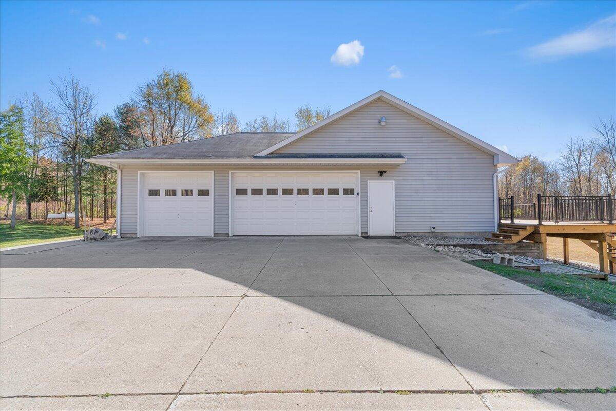 13158 Wood Road Bath, MI 48808 - Photo 43 of 64 38-Media Jett - 31