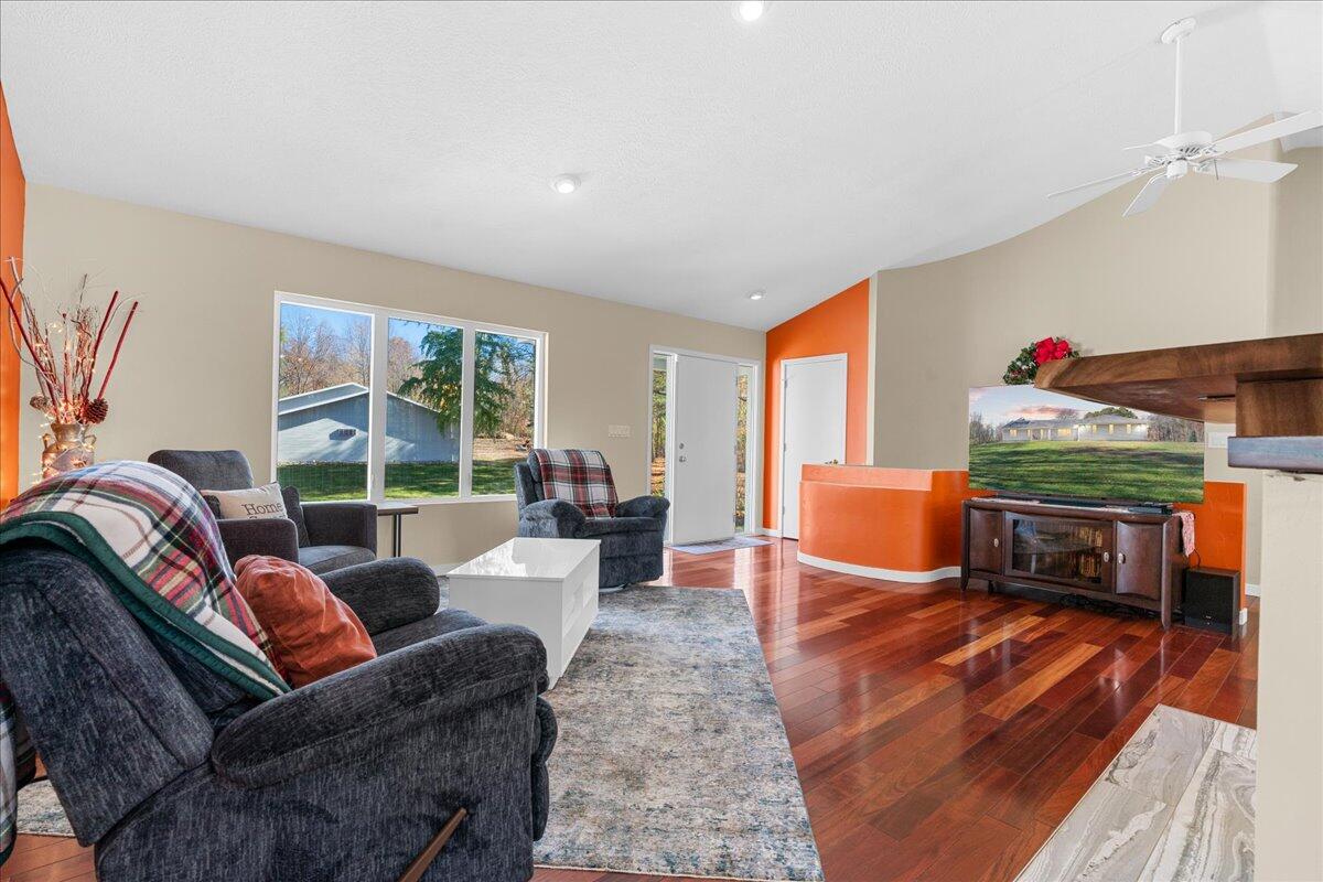 13158 Wood Road Bath, MI 48808 - Photo 5 of 64 18-Media Jett - 40