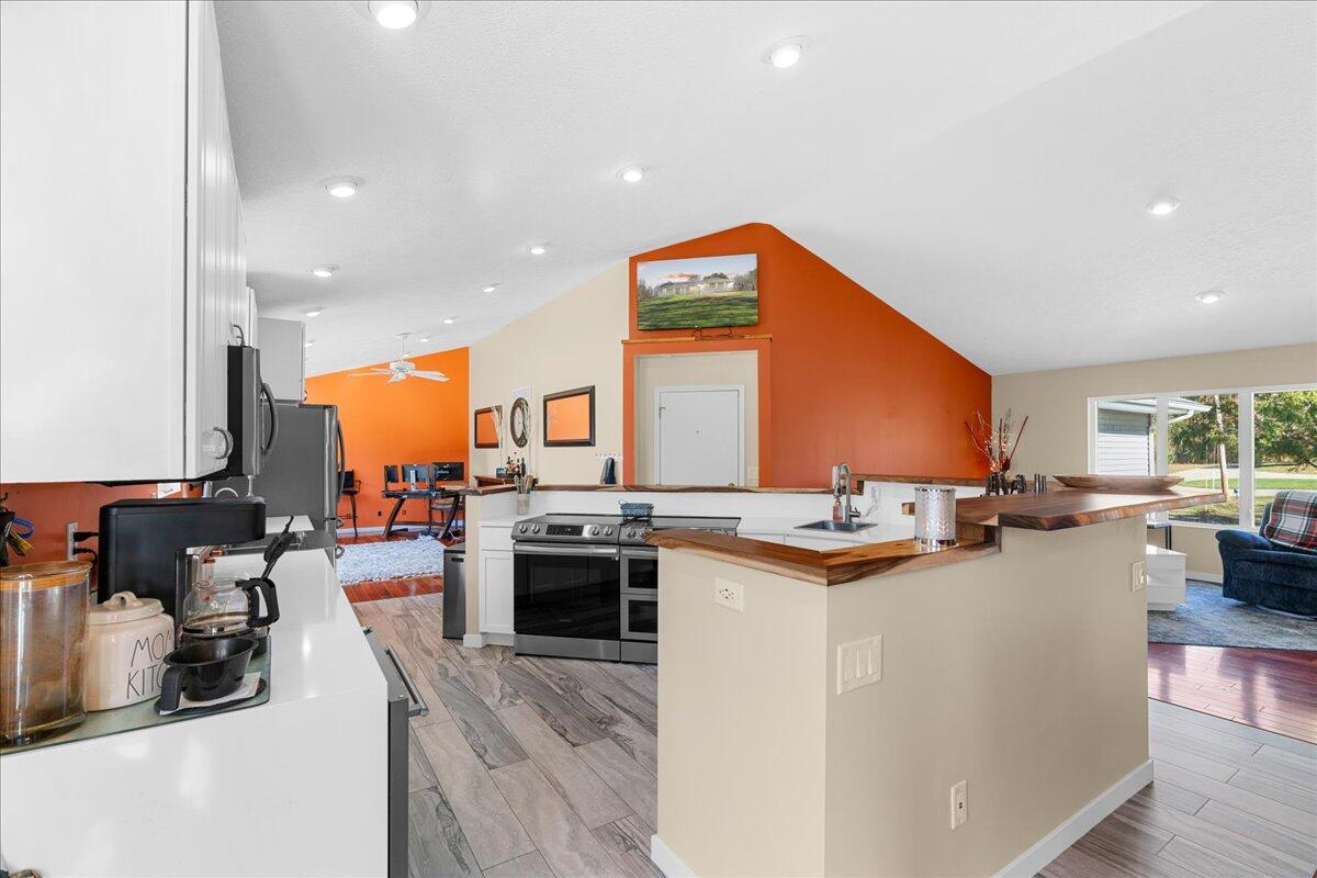 13158 Wood Road Bath, MI 48808 - Photo 7 of 64 20-Media Jett - 42