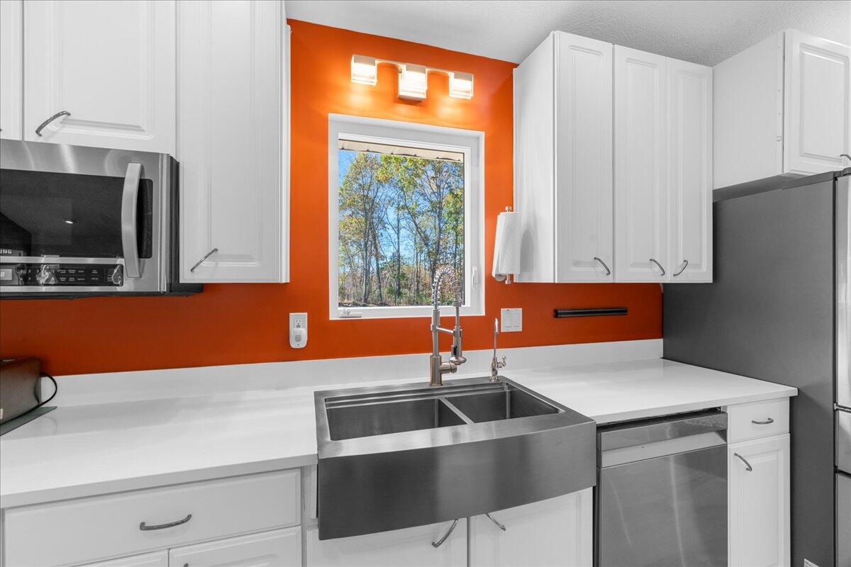 13158 Wood Road Bath, MI 48808 - Photo 9 of 64 22-Media Jett - 44