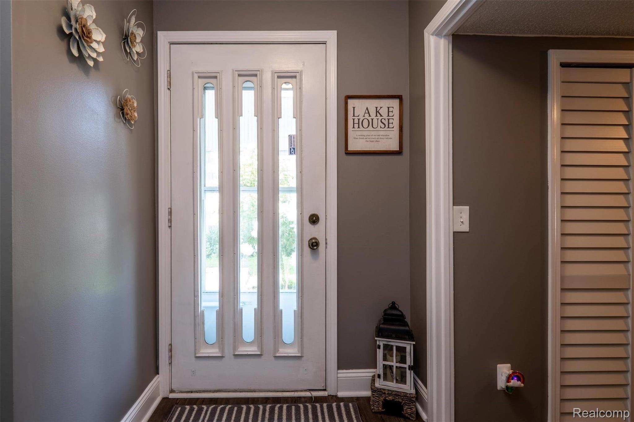 9619 Norman Road Clarkston, MI 48348 - Photo 11 of 56 9619 Norman (10 of 57).jpg