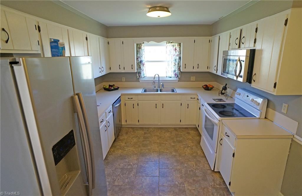 1721 Valley Brook Road Clemmons, NC 27012 - Photo 5 of 19 Gallery Image 5