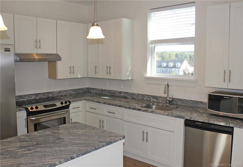 398 Federal Road, Unit 310 Brookfield, CT 06804 - Photo 2 of 13