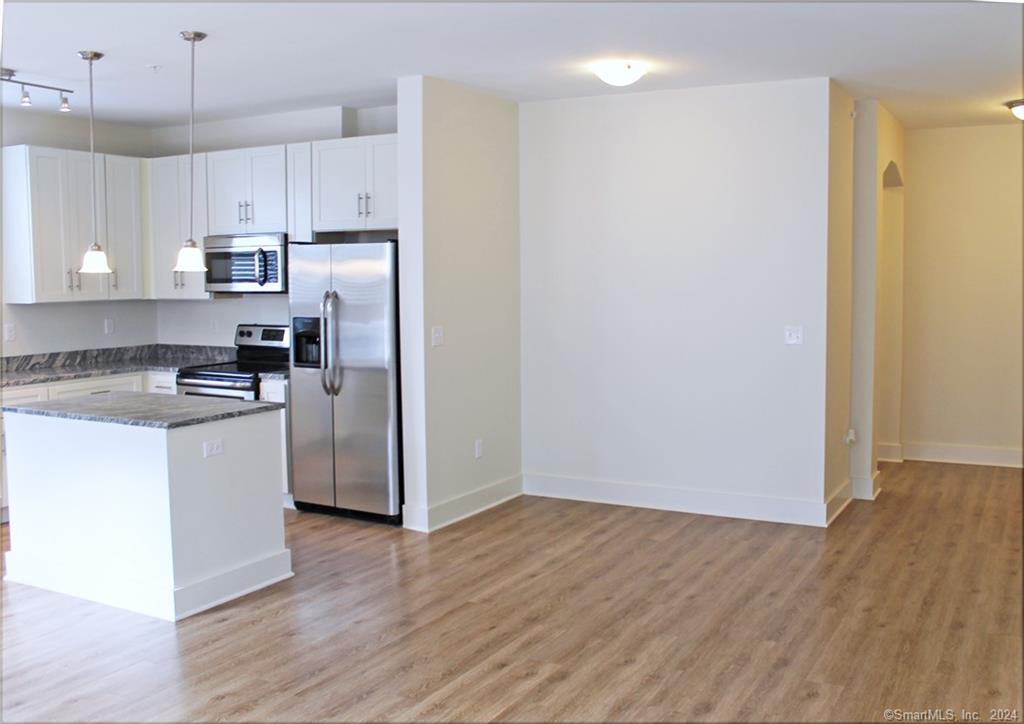 398 Federal Road, Unit 310 Brookfield, CT 06804 - Photo 4 of 13