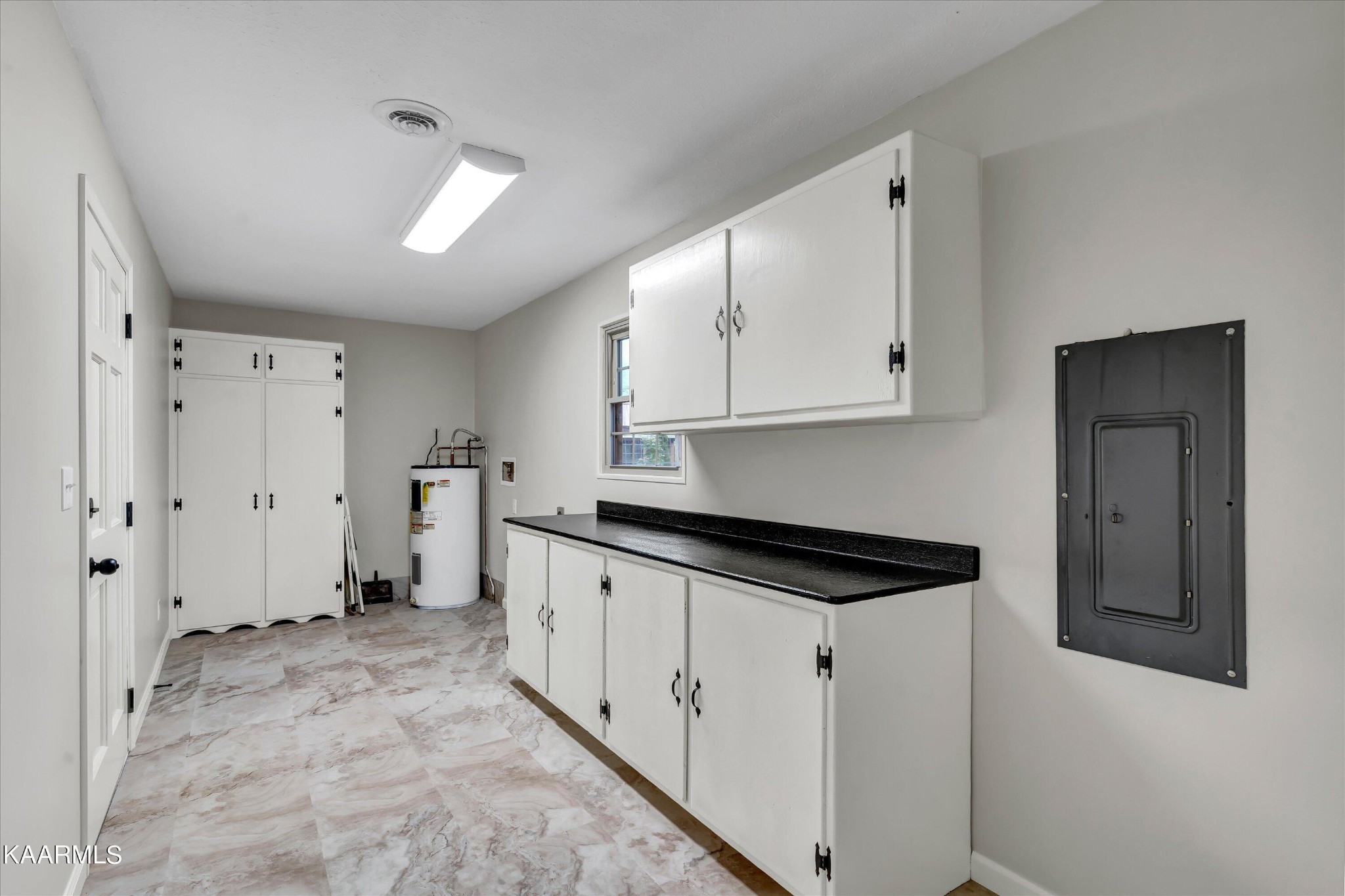 615 Kings Row Sevierville, TN 37863 - Photo 11 of 26 a view of a kitchen with white cabinets