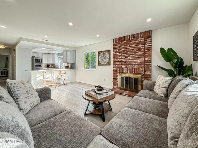 $1,265,000 | 221 Hazelridge Court, Simi Valley, CA 93065