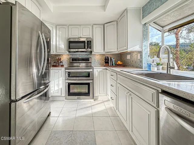 $1,265,000 | 221 Hazelridge Court, Simi Valley, CA 93065