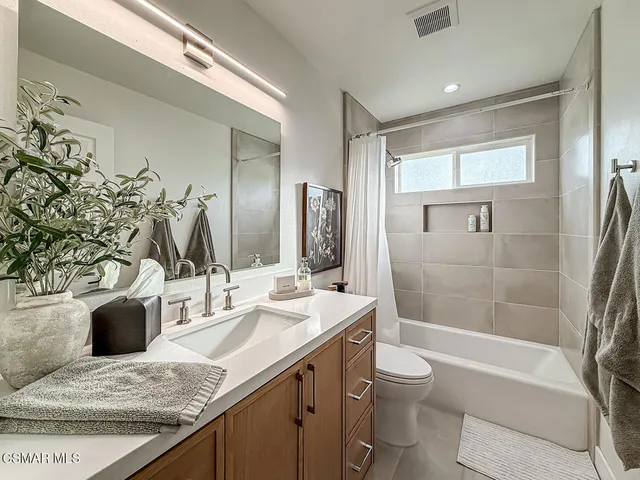 $1,265,000 | 221 Hazelridge Court, Simi Valley, CA 93065