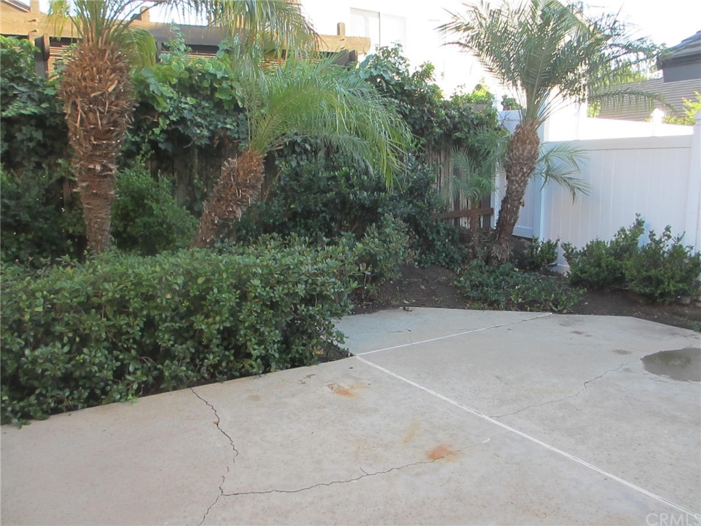 12 Brookdale Irvine, CA 92604 - Photo 17 of 28 a view of a outdoor space and a yard
