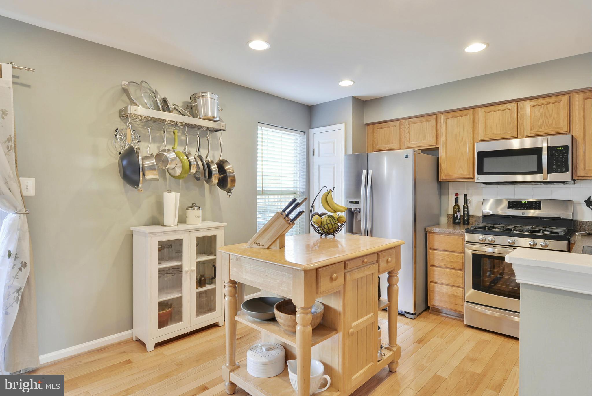 6374 Trips Way Springfield, VA 22150 - Photo 11 of 30 Kitchen