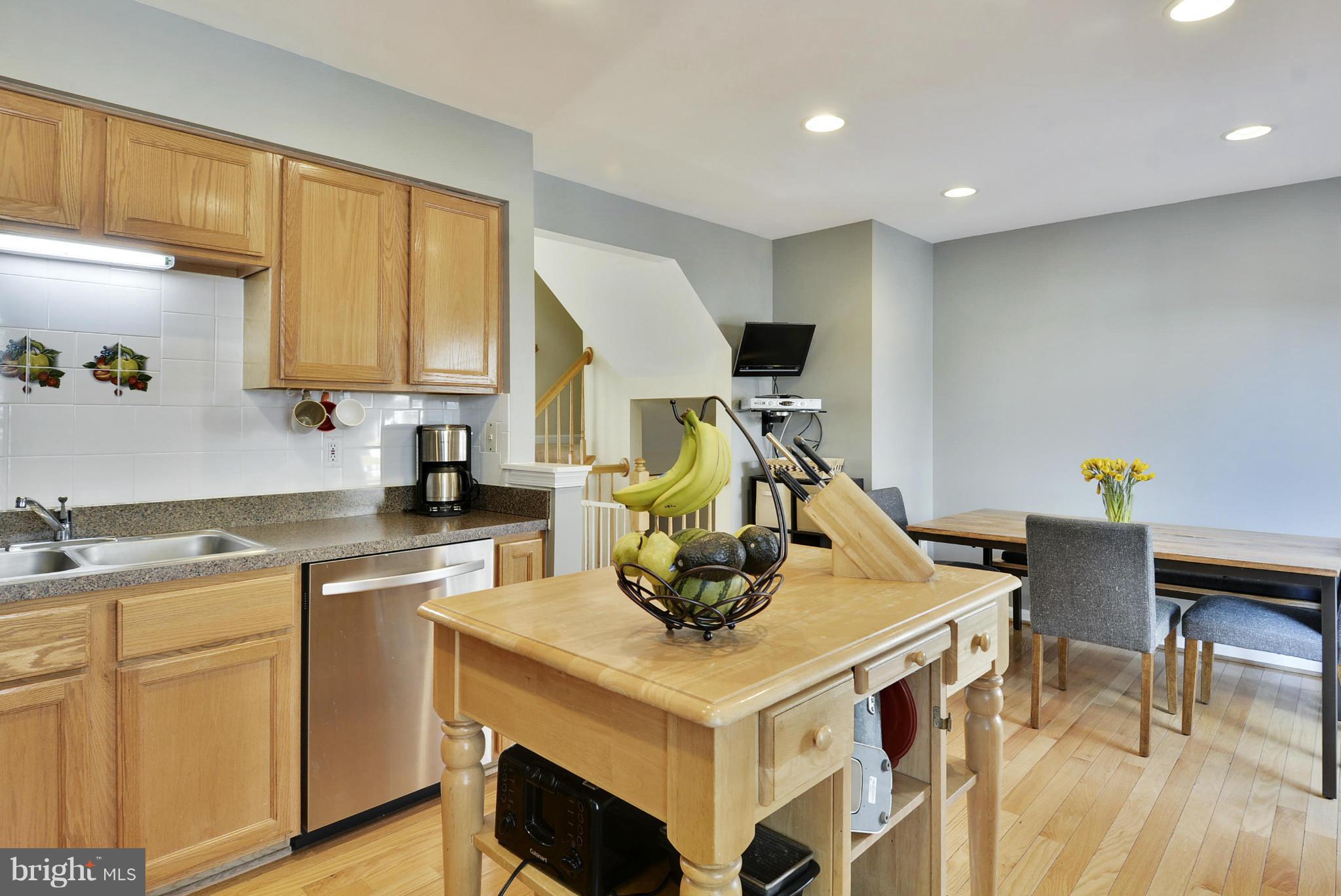 6374 Trips Way Springfield, VA 22150 - Photo 13 of 30 Kitchen