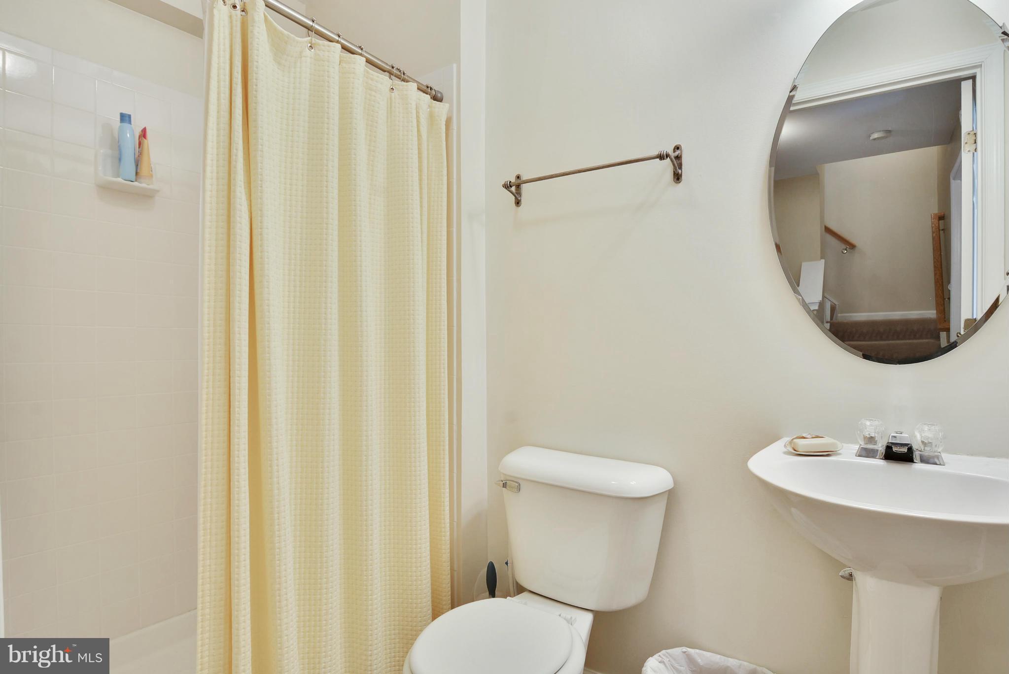 6374 Trips Way Springfield, VA 22150 - Photo 20 of 30 Bath