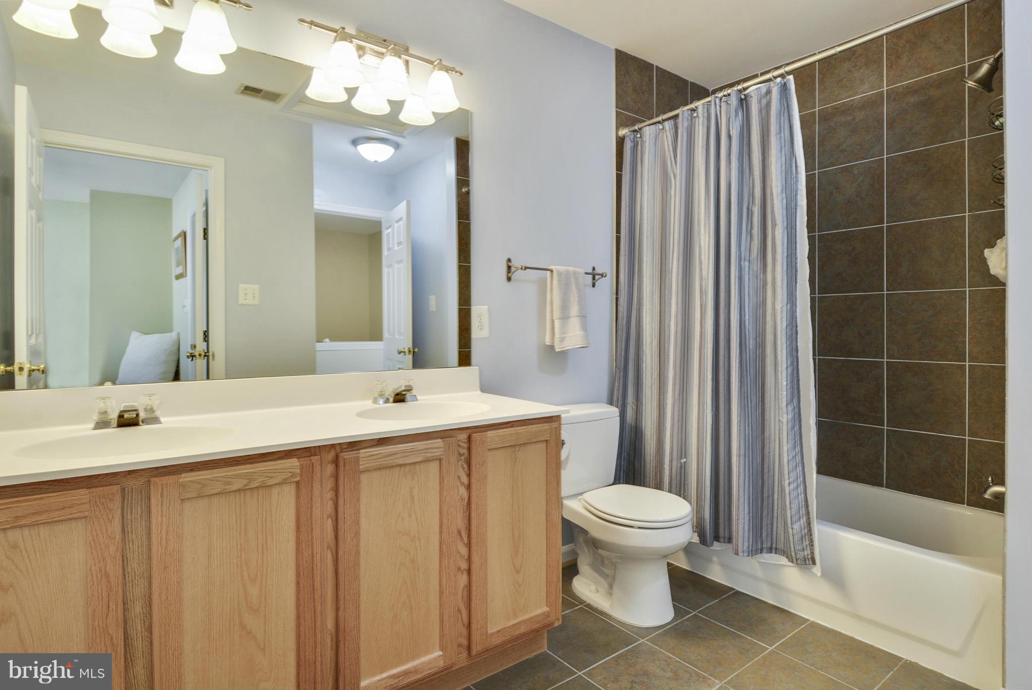 6374 Trips Way Springfield, VA 22150 - Photo 4 of 30 Bath