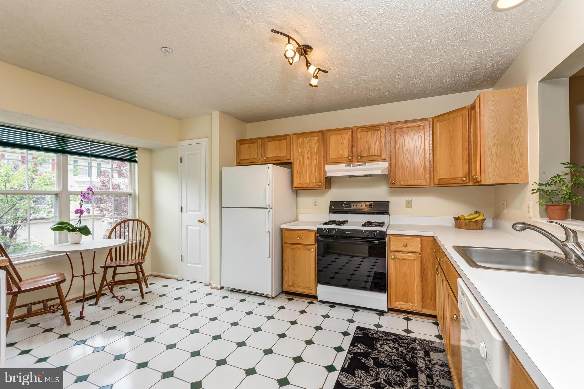 1605 Woodview Court Crofton, MD 21114 - Photo 5 of 26 Kitchen