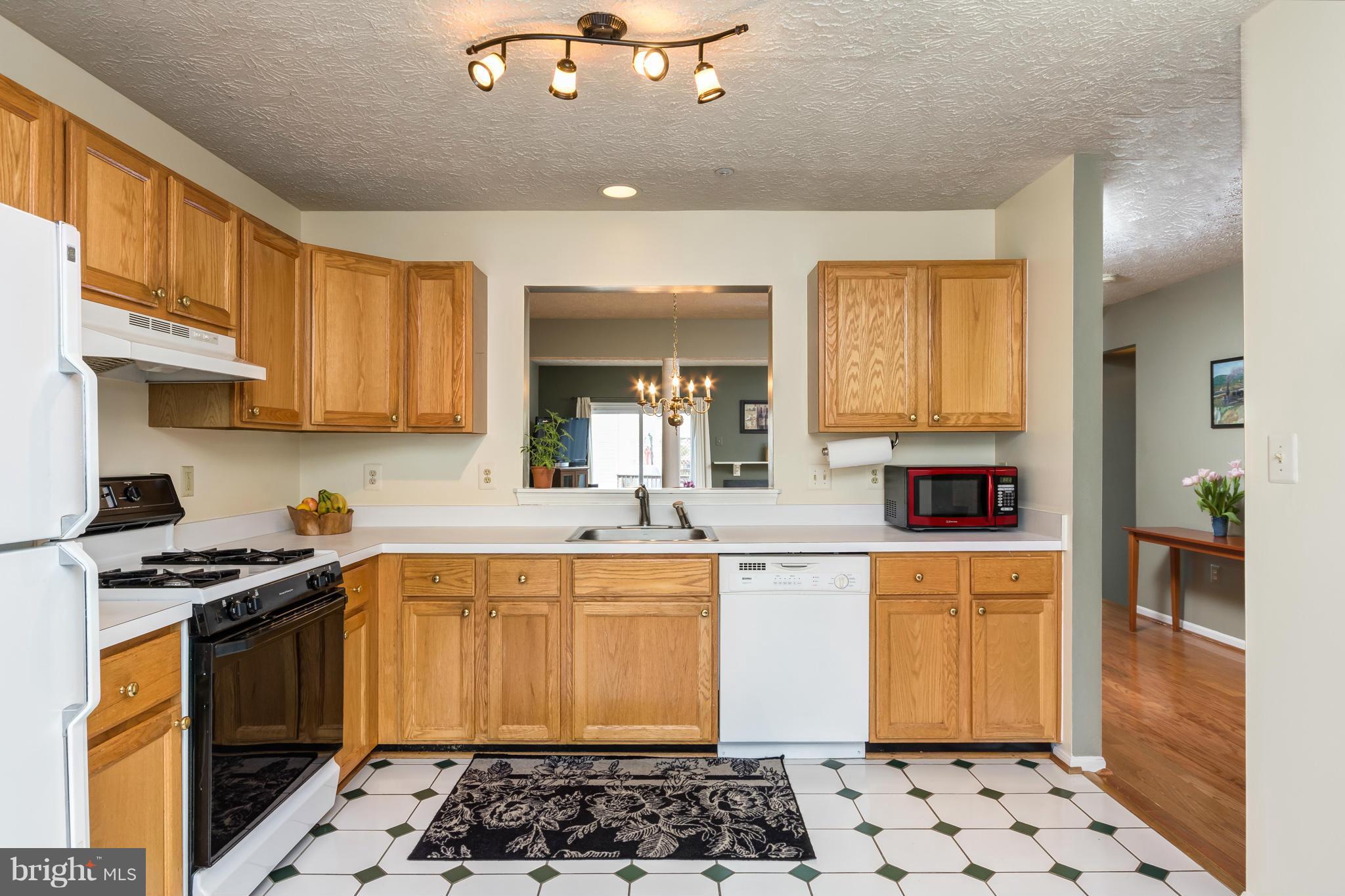 1605 Woodview Court Crofton, MD 21114 - Photo 6 of 26 Kitchen