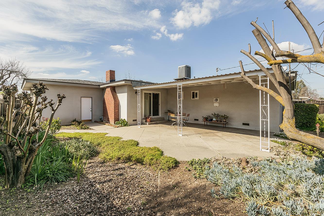 1416 South Church Avenue Reedley, CA 93654 - Photo 37 of 41 a view of a house with a yard
