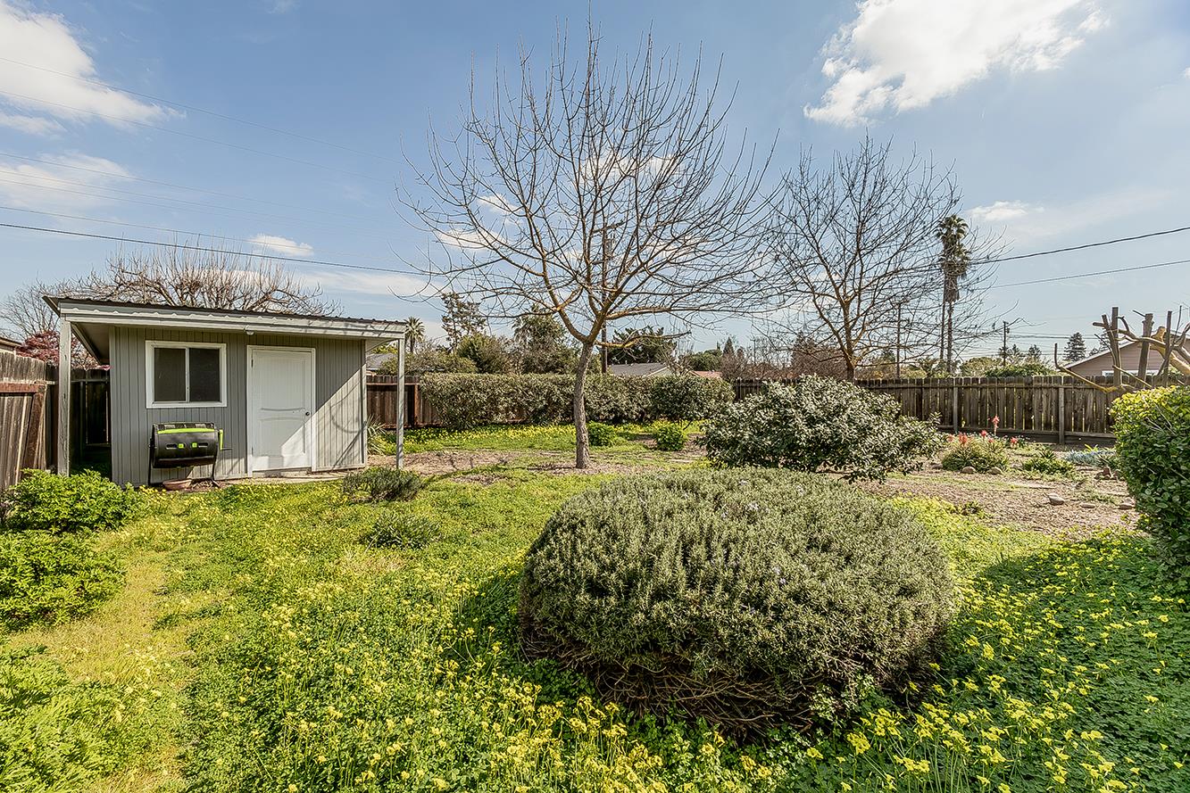 1416 South Church Avenue Reedley, CA 93654 - Photo 41 of 41 a front view of a house with a garden