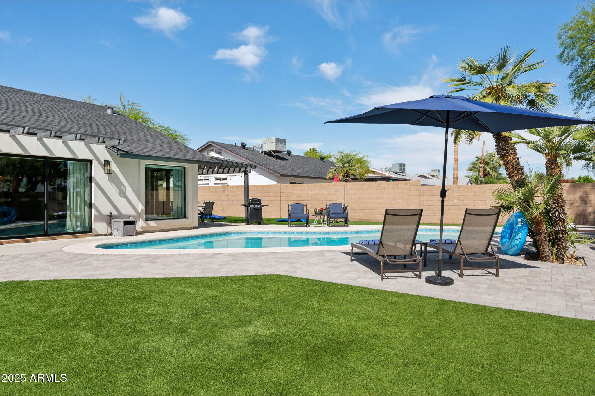 5301 East Tierra Buena Lane Scottsdale, AZ 85254 - Photo 46 of 61 a view of a patio with table and chairs under an umbrella