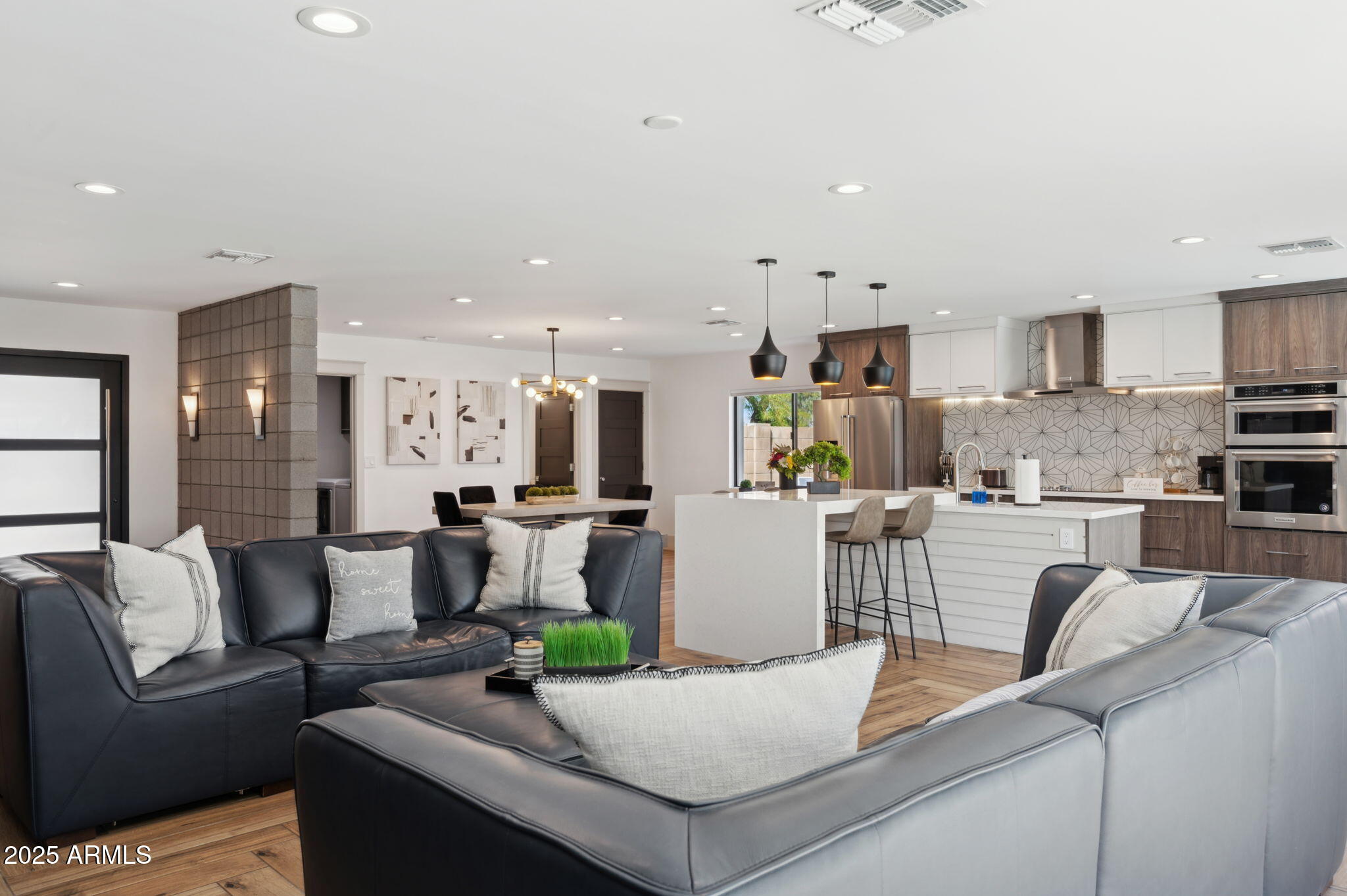 5301 East Tierra Buena Lane Scottsdale, AZ 85254 - Photo 10 of 61 a living room with furniture and kitchen view