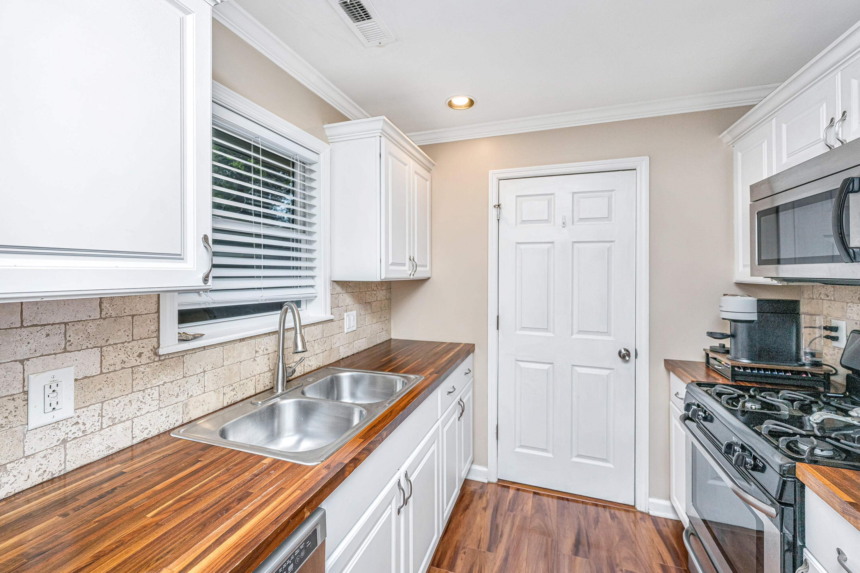 1240 Camellia Road Charleston, SC 29407 - Photo 11 of 42 1240CamelliaRd016