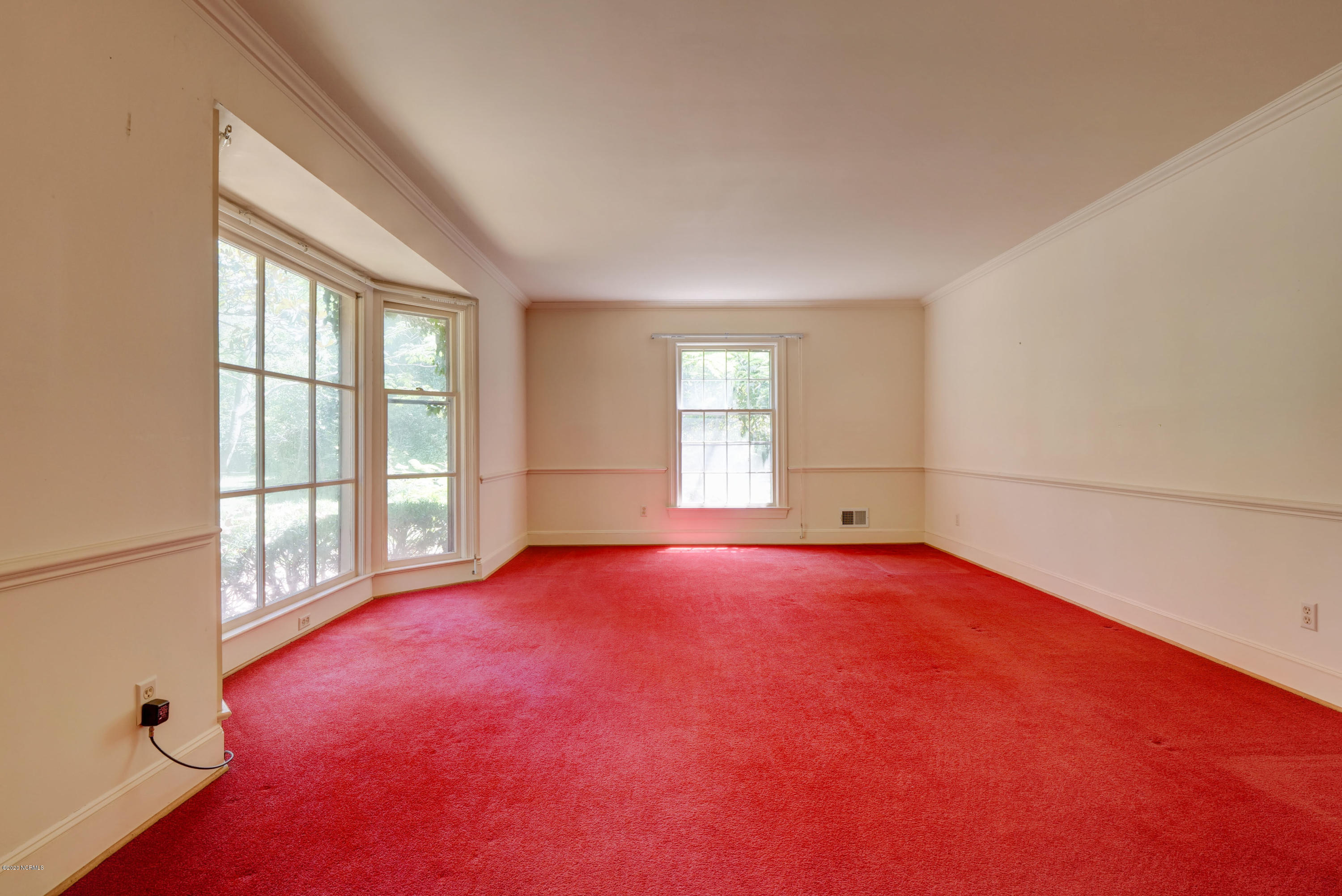 6318 Fox Run Road Wilmington, NC 28409 - Photo 15 of 46 Living room.