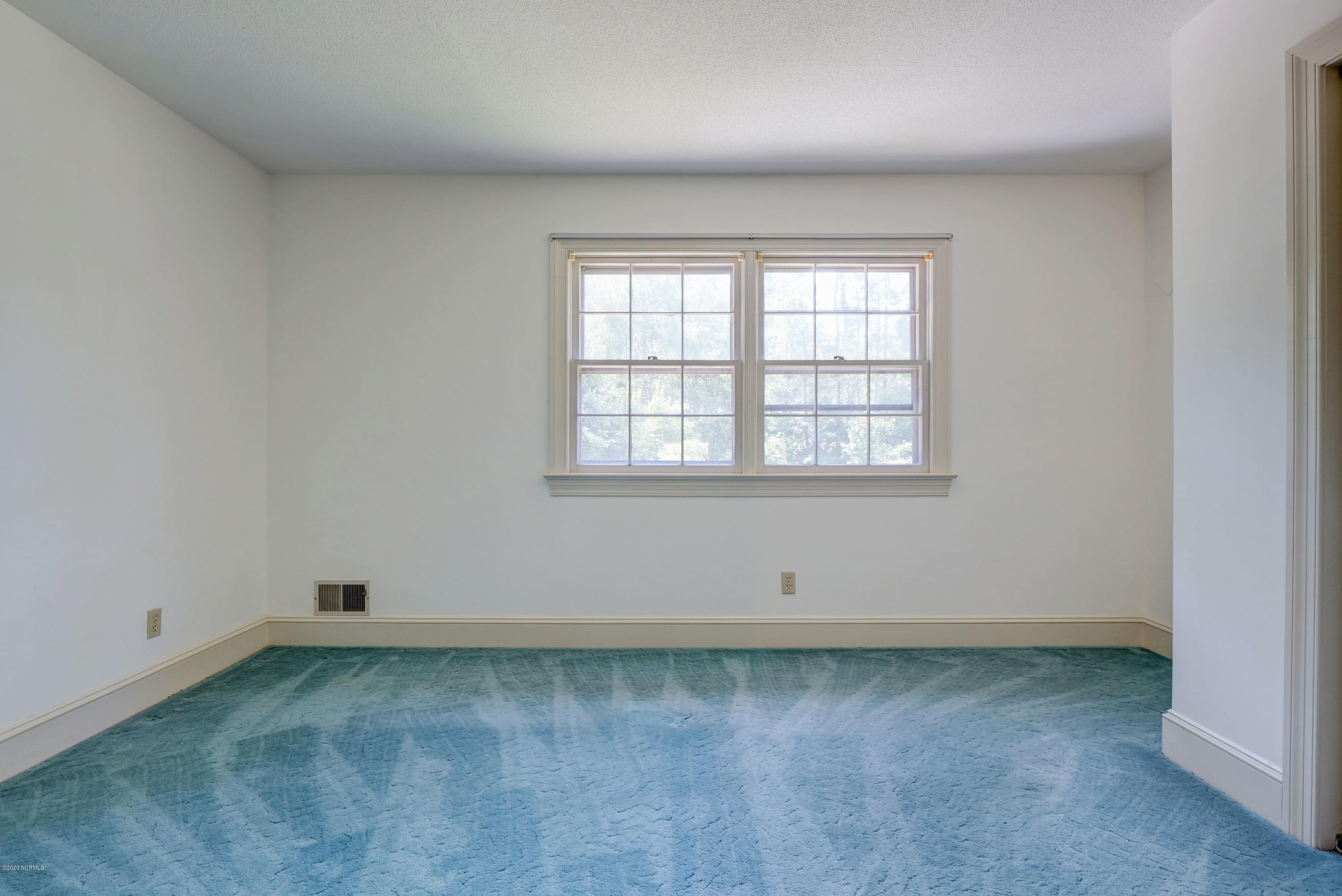 6318 Fox Run Road Wilmington, NC 28409 - Photo 21 of 46 Bedroom 2, upstairs.